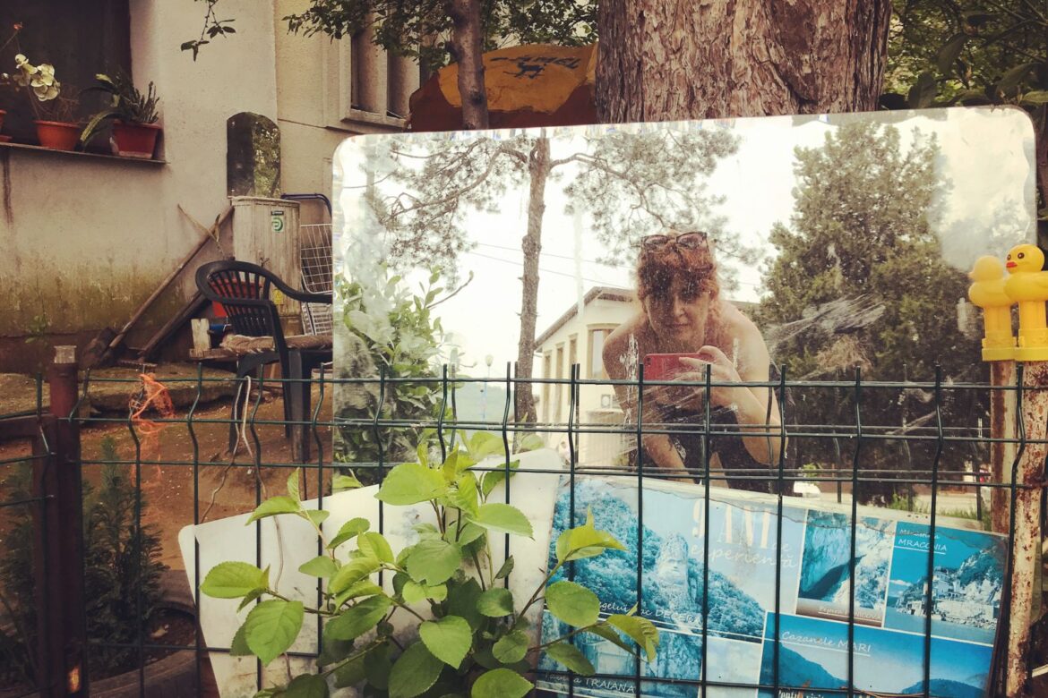 Oana Hodade - despre ipostaze multiple